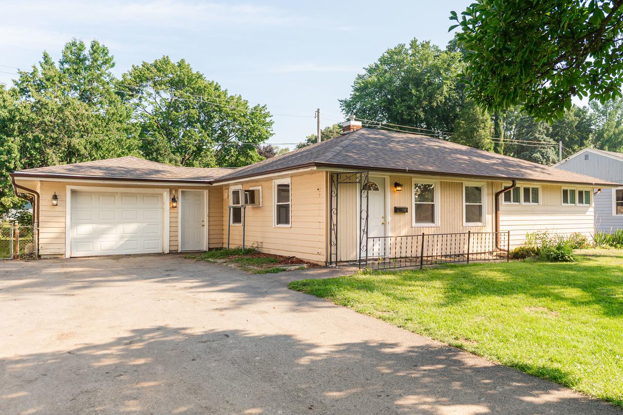 124 Tilton Park Dr., Dekalb, IL 60115
