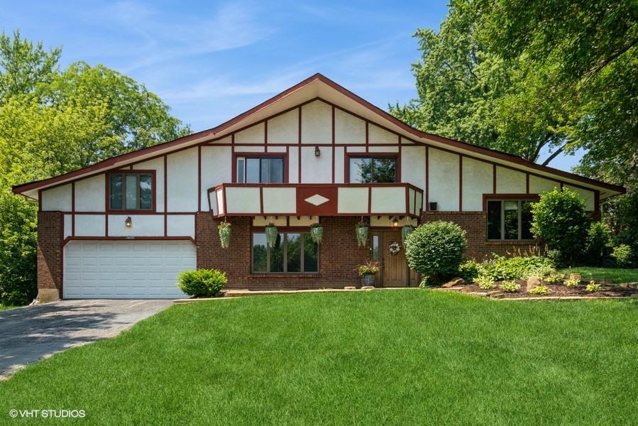 8N530 Gingerwood Ln., Elgin, IL 60124