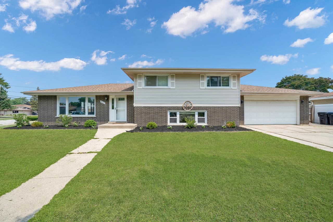 924 E 169th St., South Holland, IL 60473