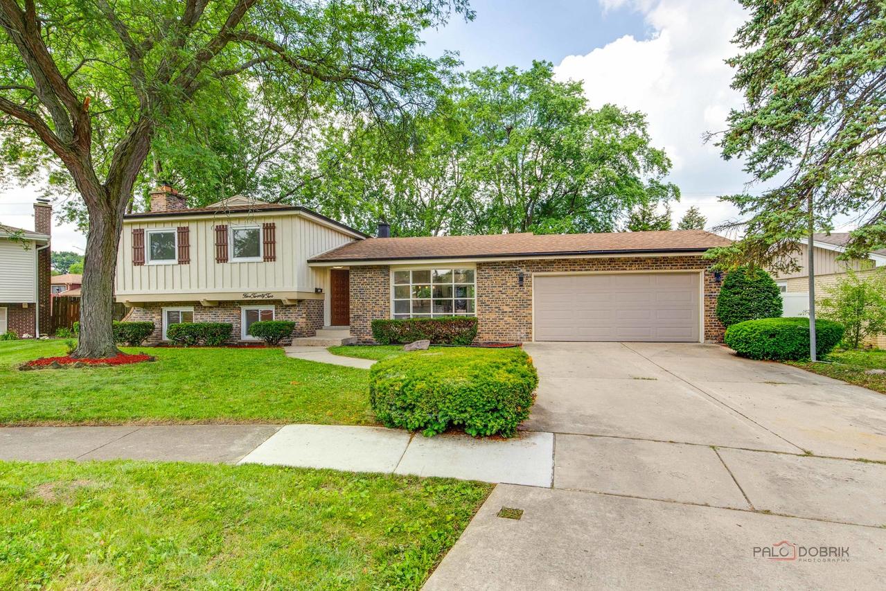 522 N Castle Rd., Addison, IL 60101