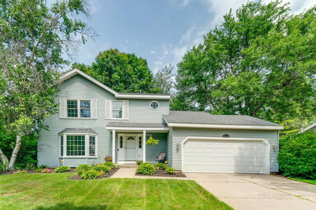 5410 Winding Creek Dr., Mchenry, IL 60050