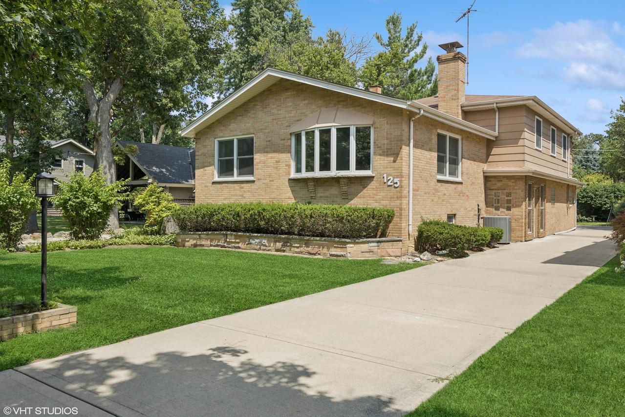 125 Barrypoint Rd., Riverside, IL 60546