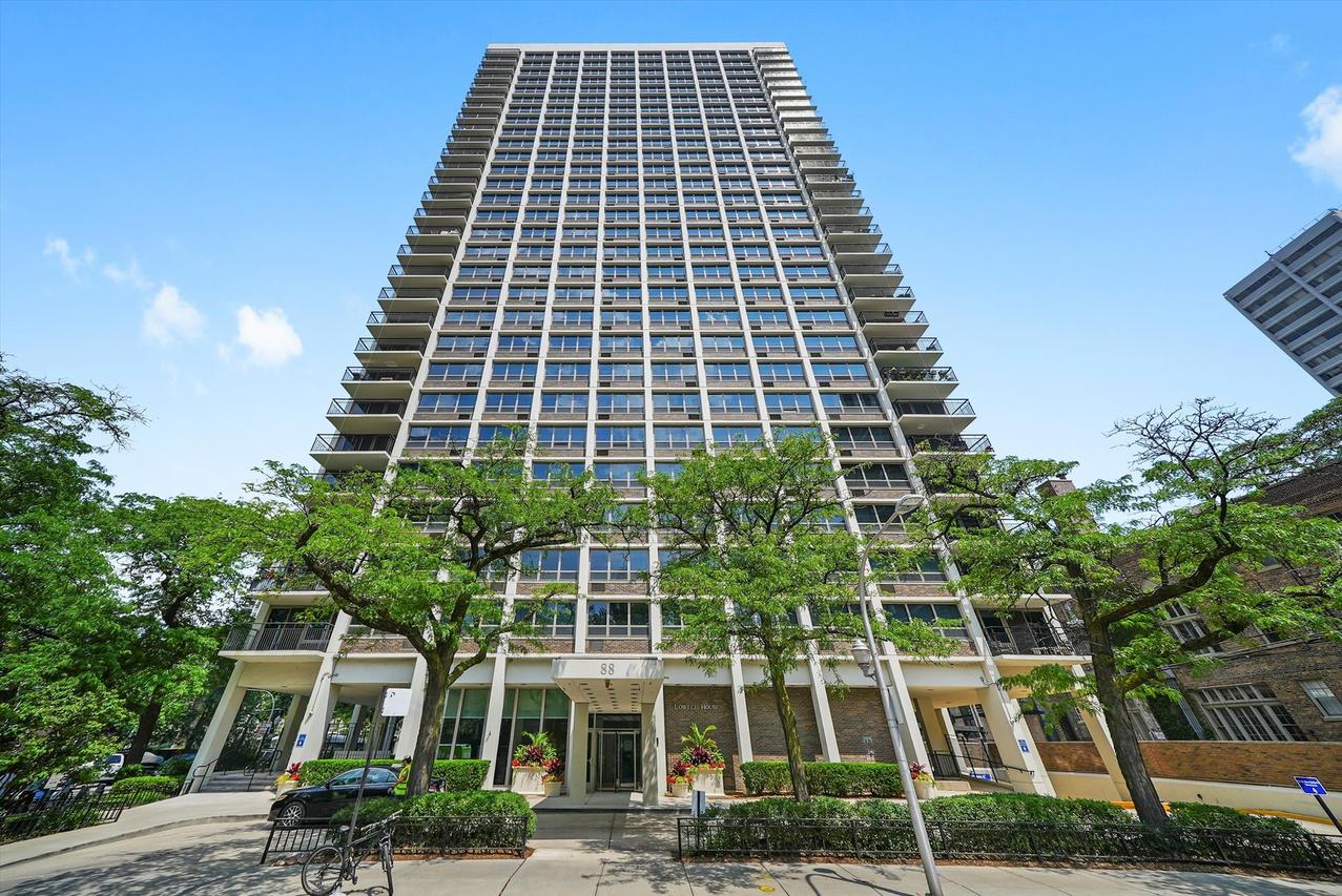 88 W Schiller St. #1405, Chicago, IL 60610