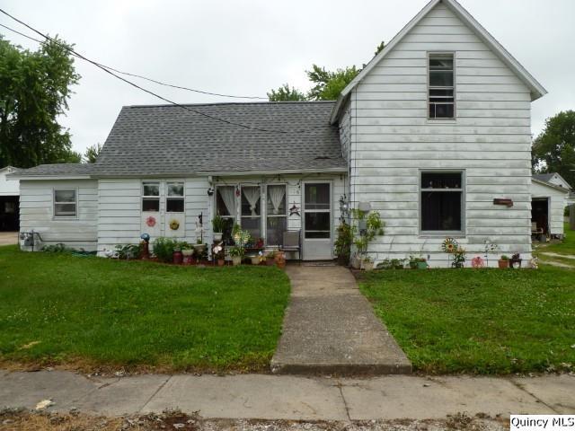 105 W 3rd Ave., La Harpe, IL 61450