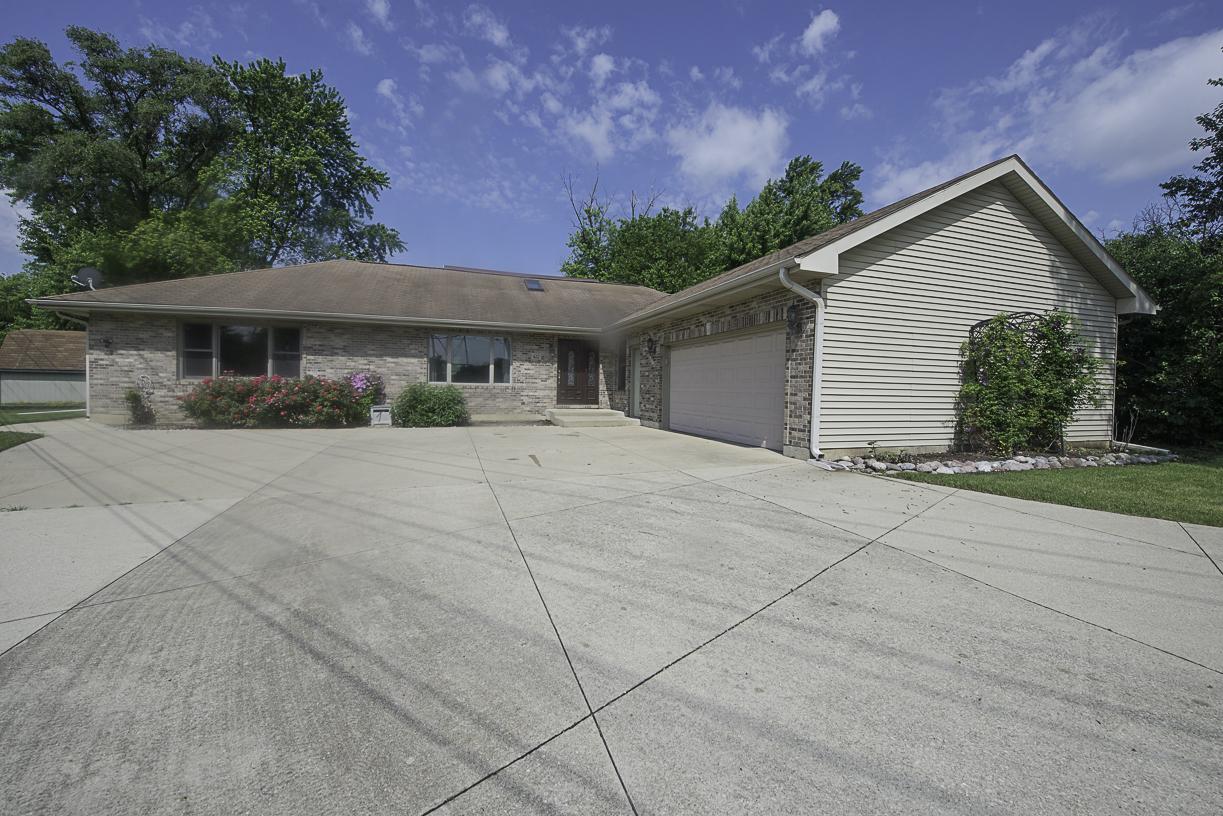 422 Beverly Ave., Addison, IL 60101