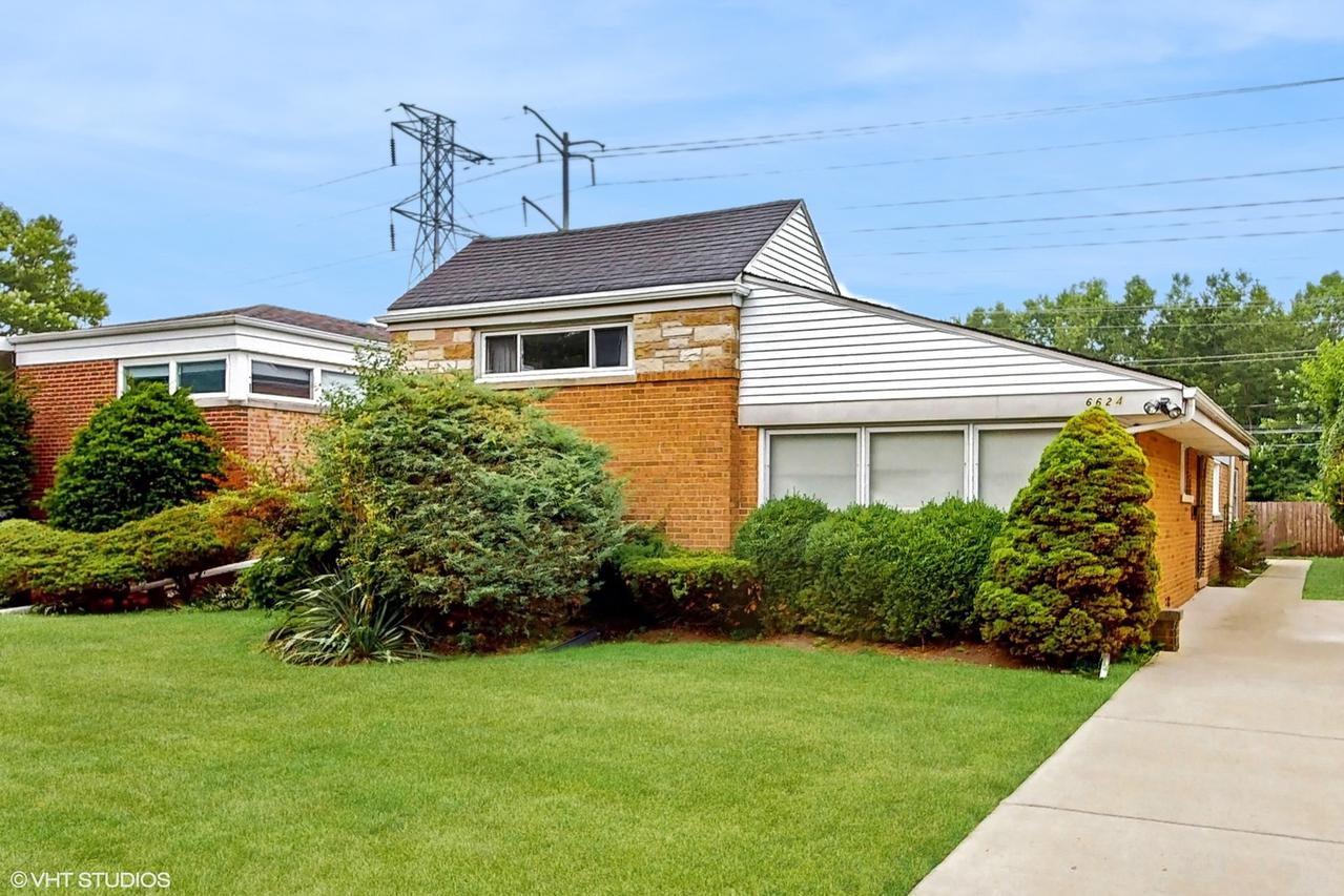 6624 N Kenneth Ave., Lincolnwood, IL 60712