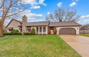 219 Brookside Dr., Elgin, IL 60123