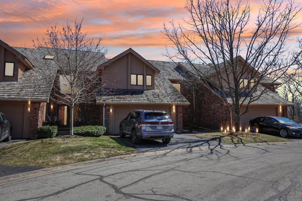 51 Oak Creek Dr., Burr Ridge, IL 60527
