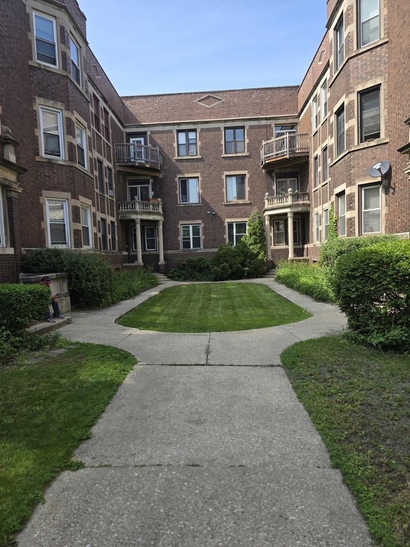 824 E Hyde Park Blvd. #1, Chicago, IL 60615