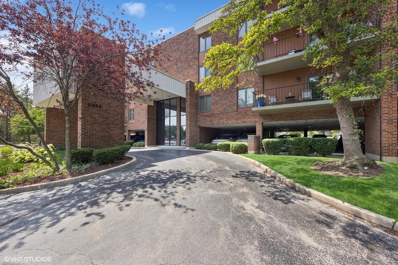 6585 Main St. #401, Downers Grove, IL 60516
