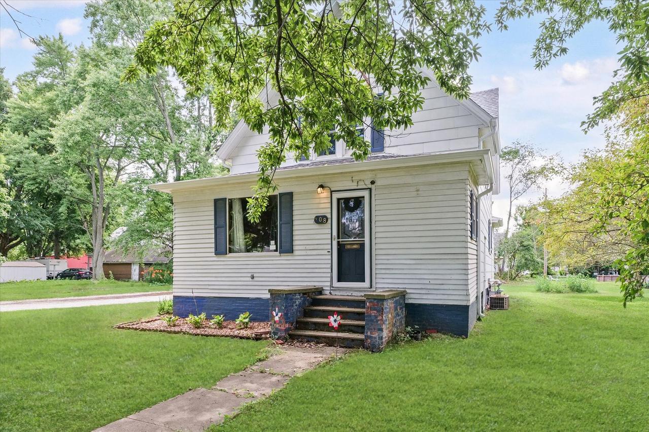 408 N Henson Rd., Villa Grove, IL 61956