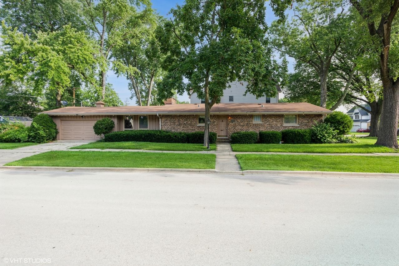 461 W Grantley Ave., Elmhurst, IL 60126