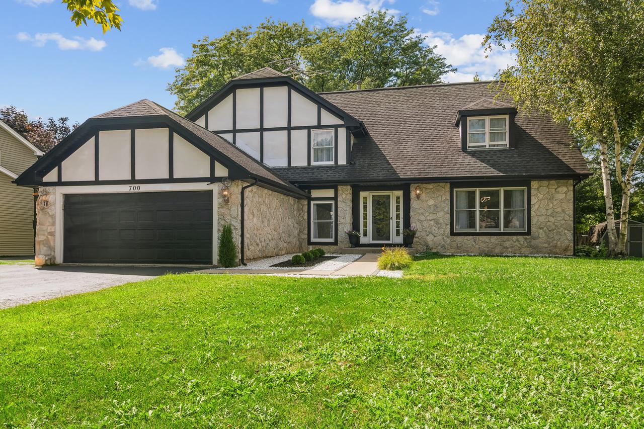 700 Fairfield Ln., Algonquin, IL 60102