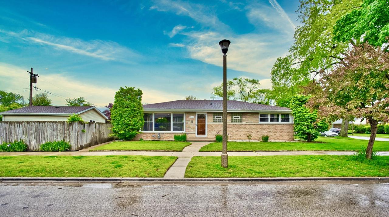 7625 N Karlov Ave., Skokie, IL 60076