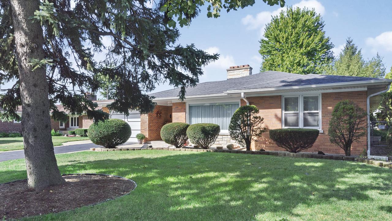 6644 N Kenton Ave., Lincolnwood, IL 60712