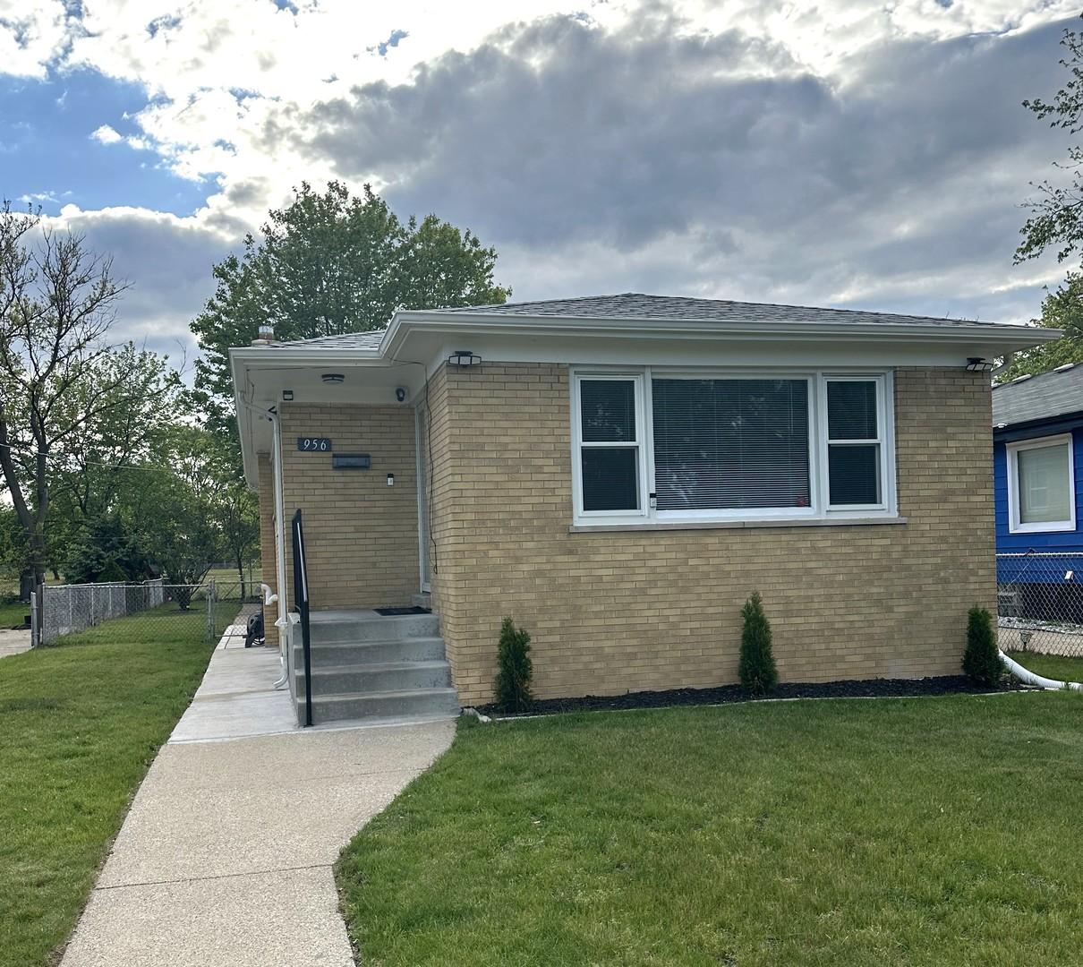 956 Greenbay Ave., Calumet City, IL 60409