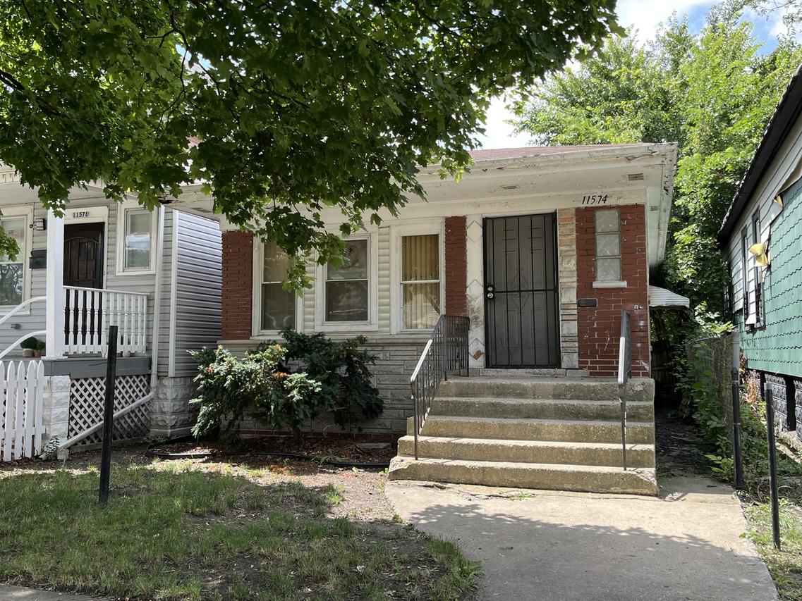 11574 S Lafayette Ave., Chicago, IL 60628