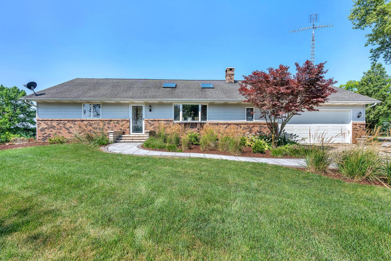9829 N 2700 East Rd., Forrest, IL 61741