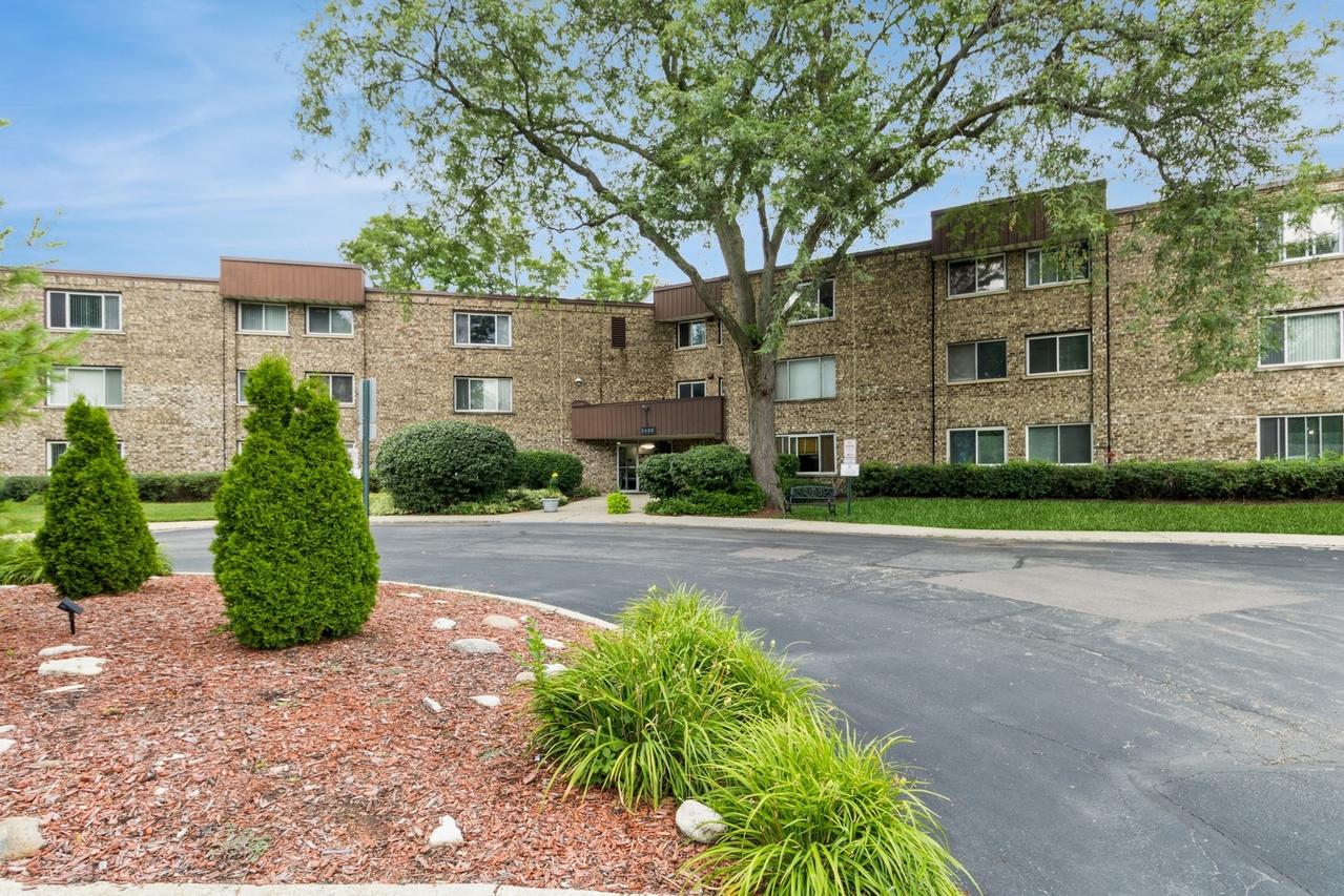 2600 Brookwood Way Dr. #316A, Rolling Meadows, IL 60008