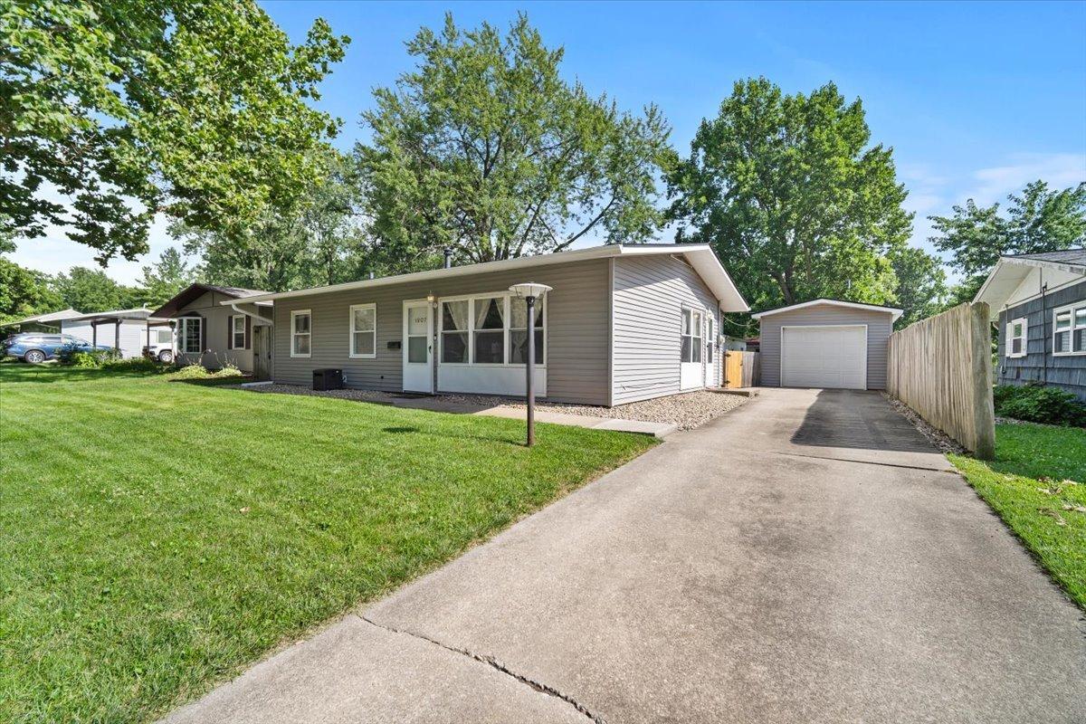 1907 Cloud St., Bloomington, IL 61701