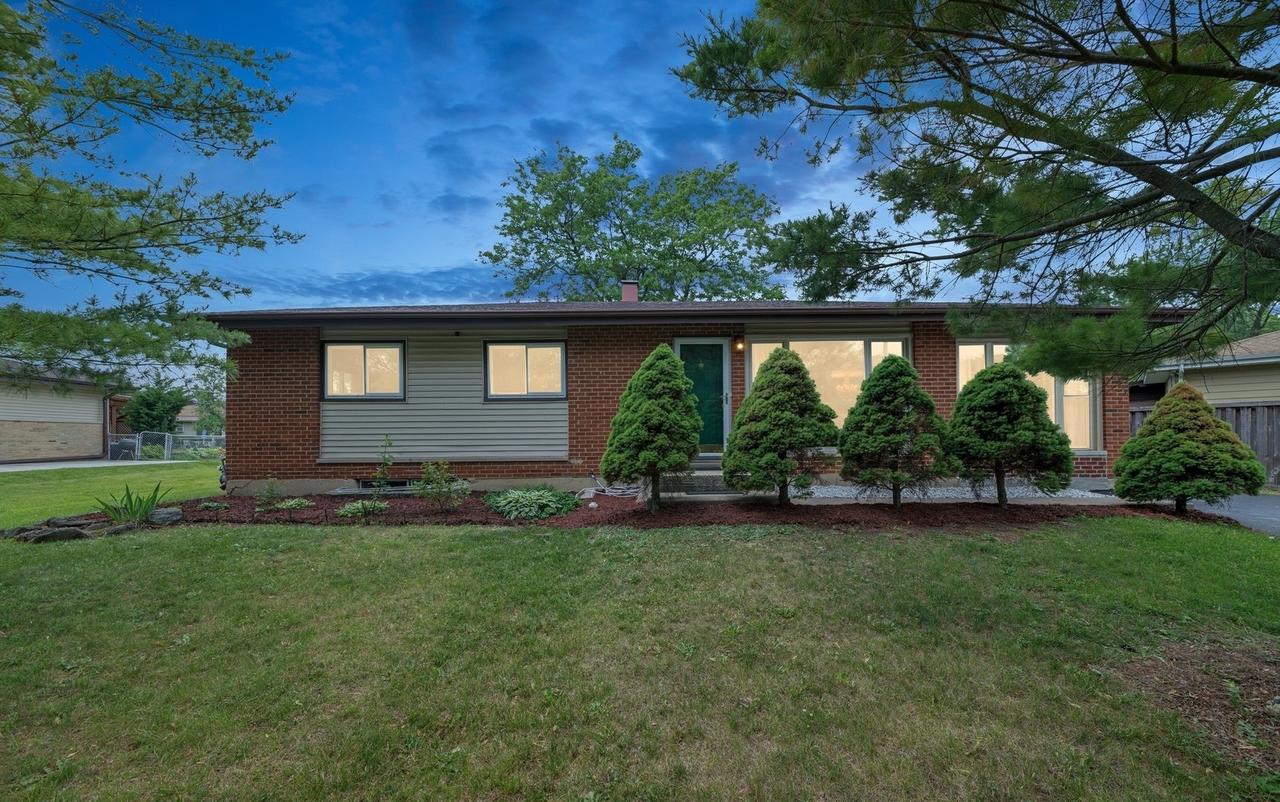 320 Pleasant St., Hoffman Estates, IL 60169