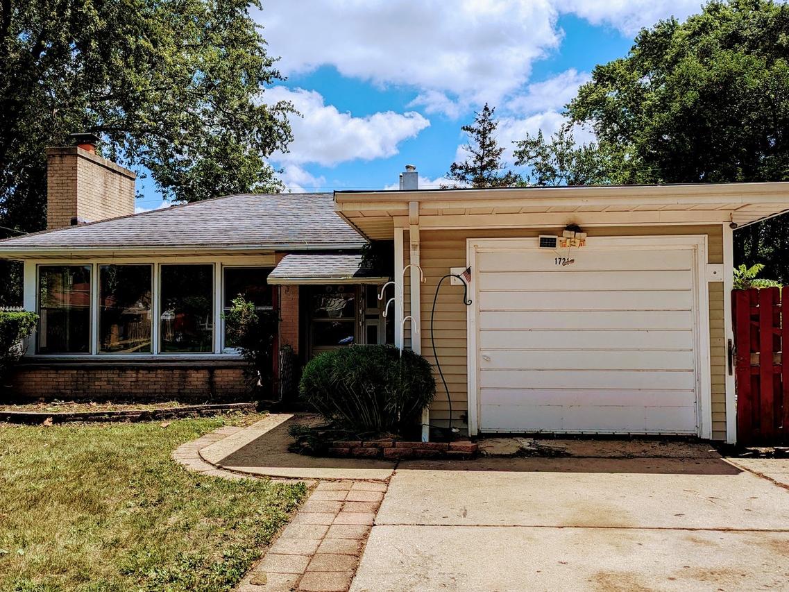 1721 Maple St., Des Plaines, IL 60018