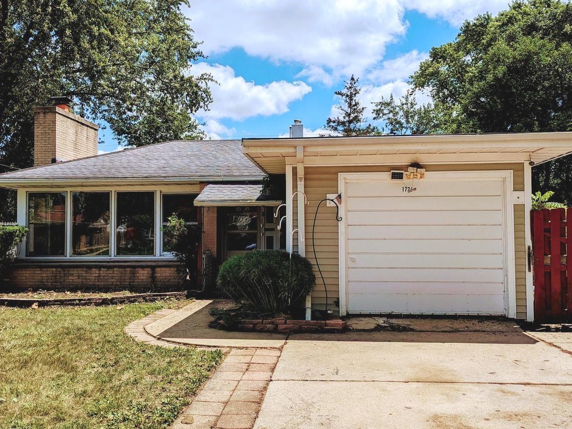 1721 Maple St., Des Plaines, IL 60018