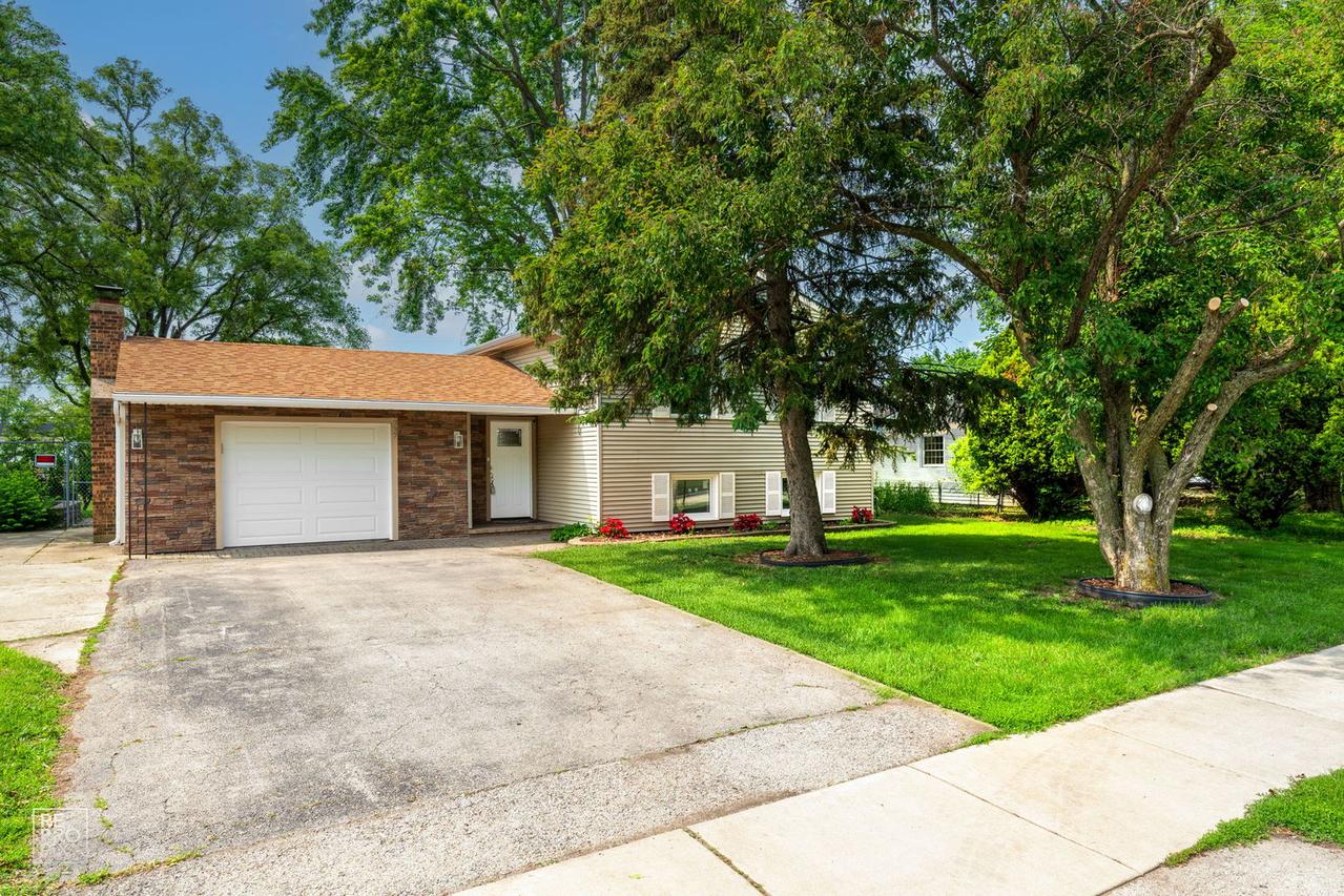 337 E Briarcliff Rd., Bolingbrook, IL 60440