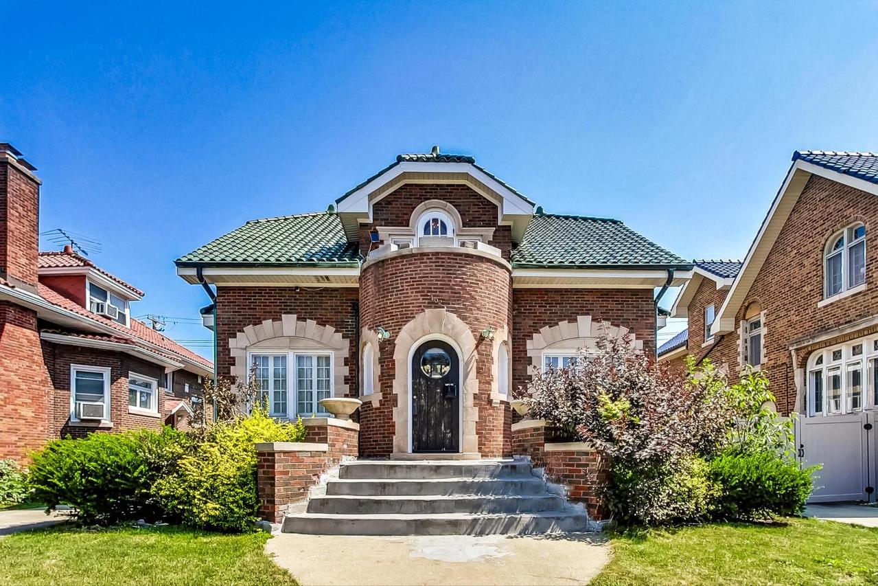 7102 Riverside Dr., Berwyn, IL 60402