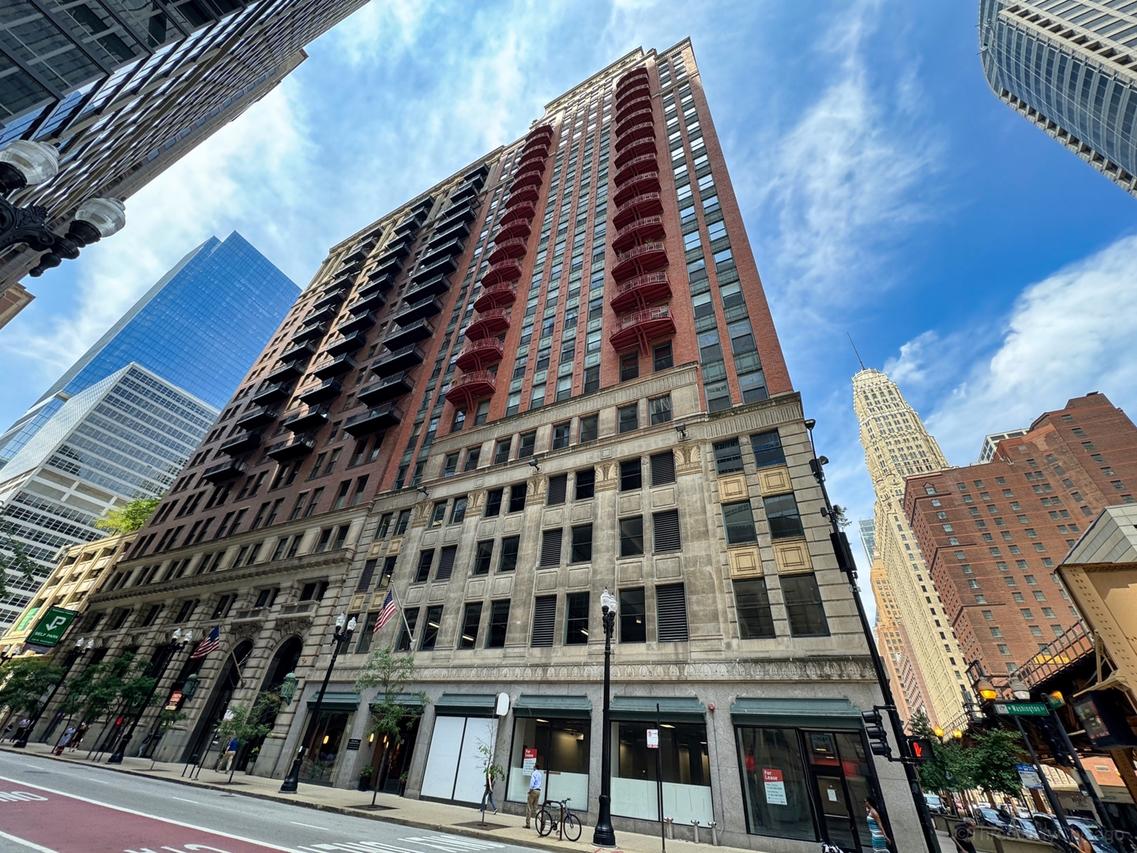 208 W Washington St. #1006, Chicago, IL 60606