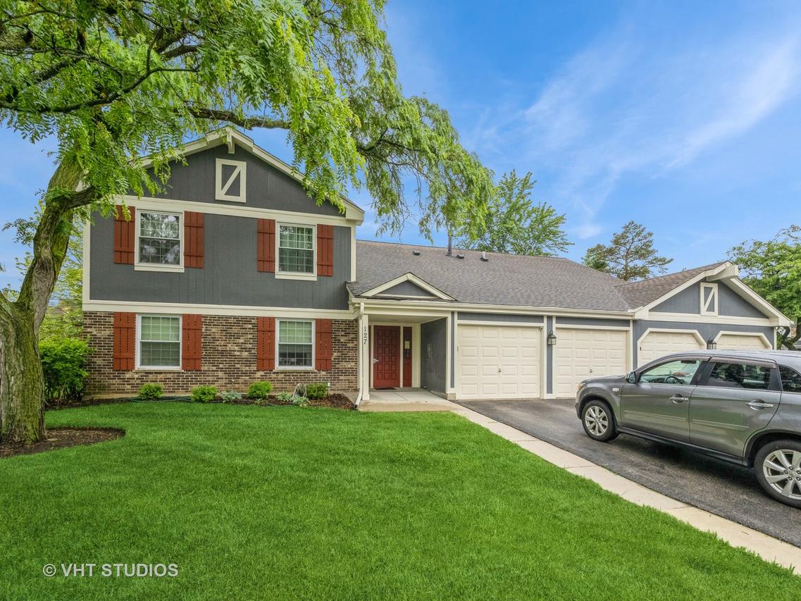 127 Wolcott Ct. #2, Schaumburg, IL 60193