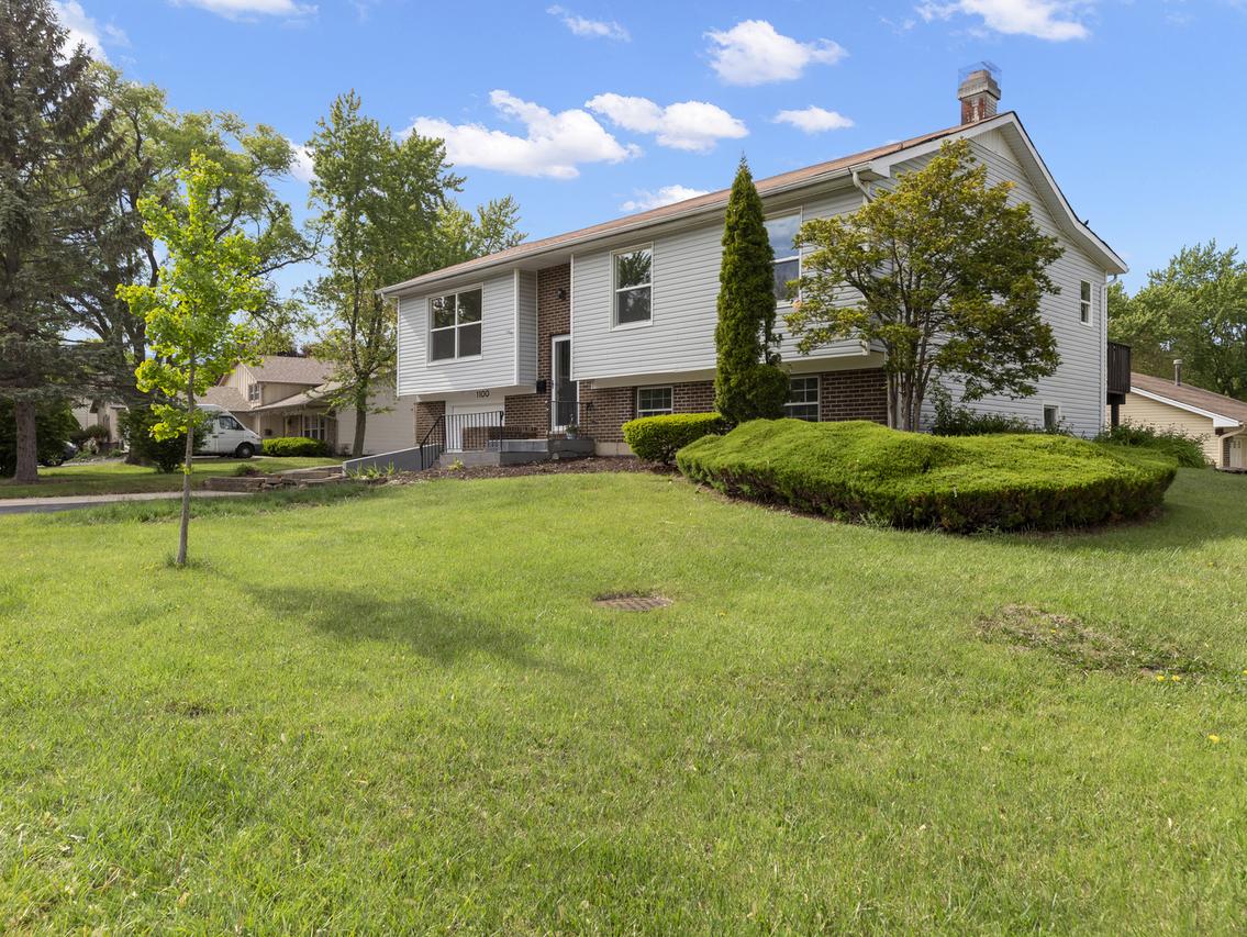 1100 Millbrook Dr., Lake Zurich, IL 60047