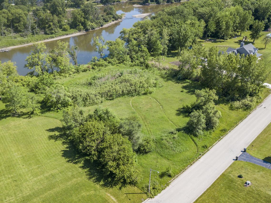 5 Belle Rive Dr., Millington, IL 60537
