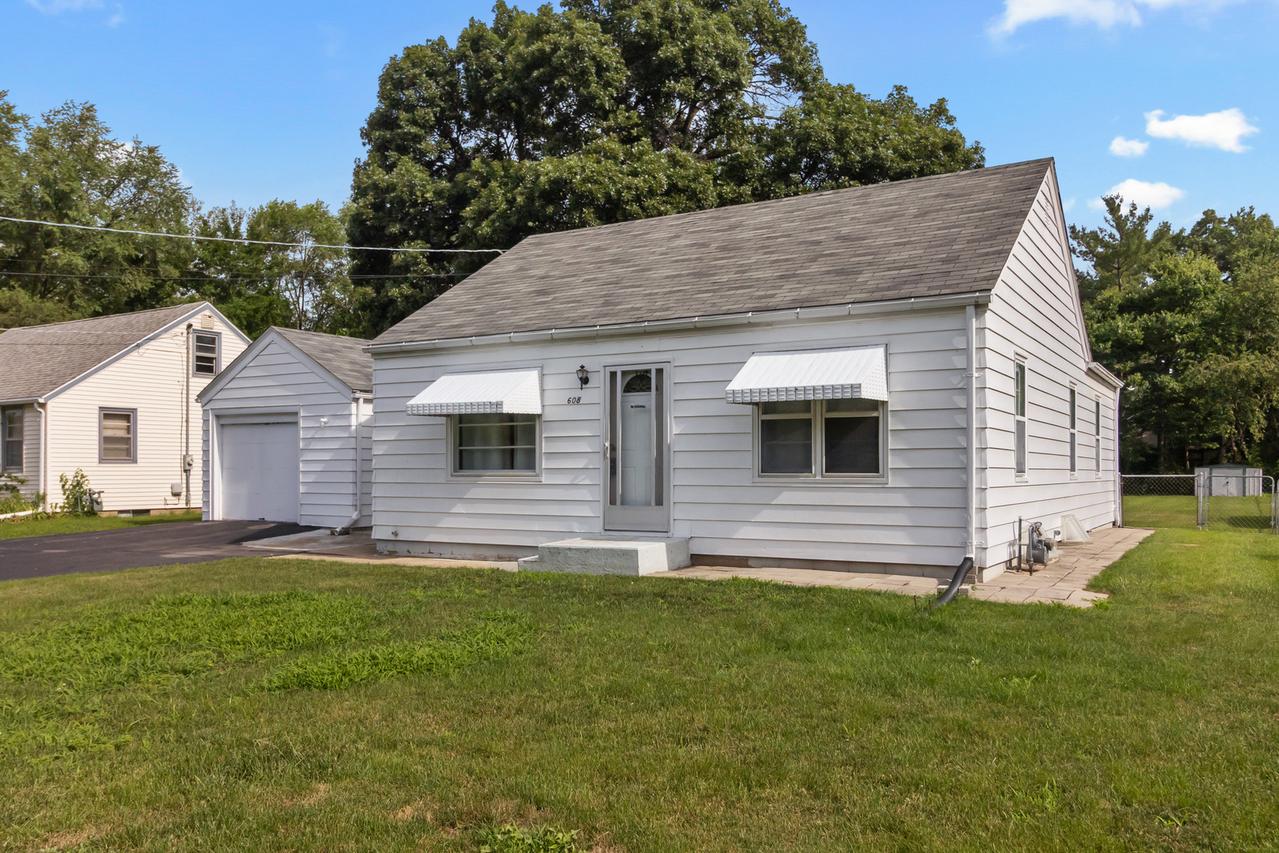 608 Wayne Dr., Machesney Park, IL 61115