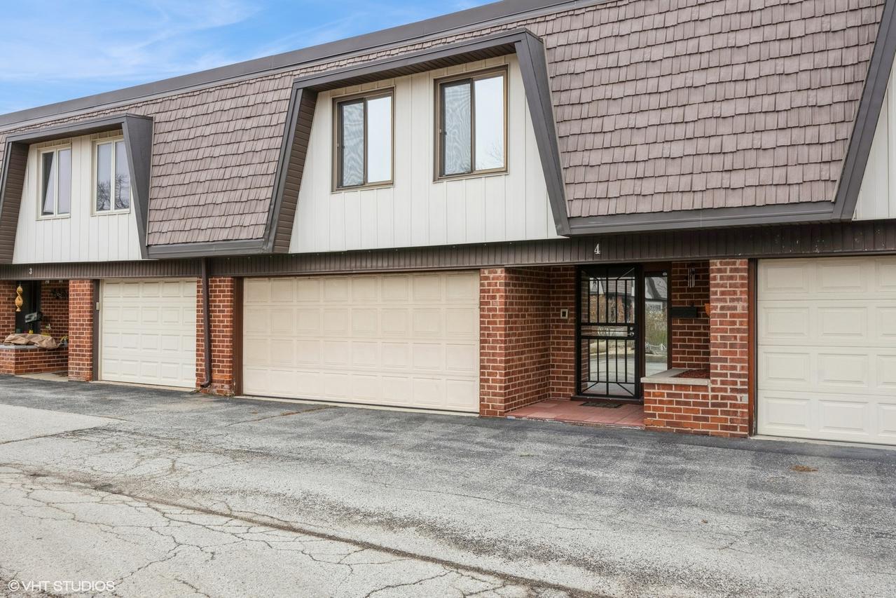4 Cour La Salle Ct., Palos Hills, IL 60465