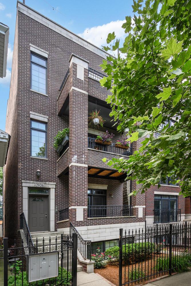 2926 N Damen Ave. #2, Chicago, IL 60618
