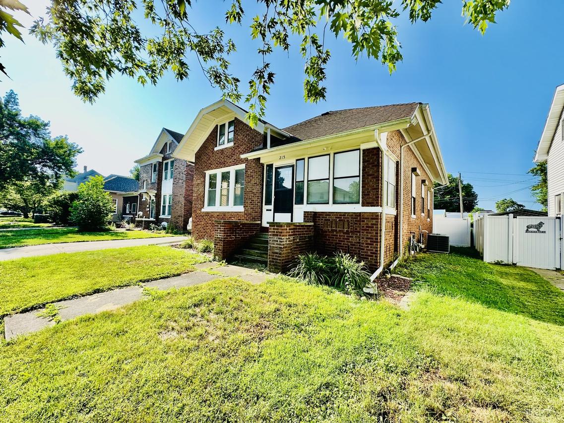 215 W Washington St., Streator, IL 61364
