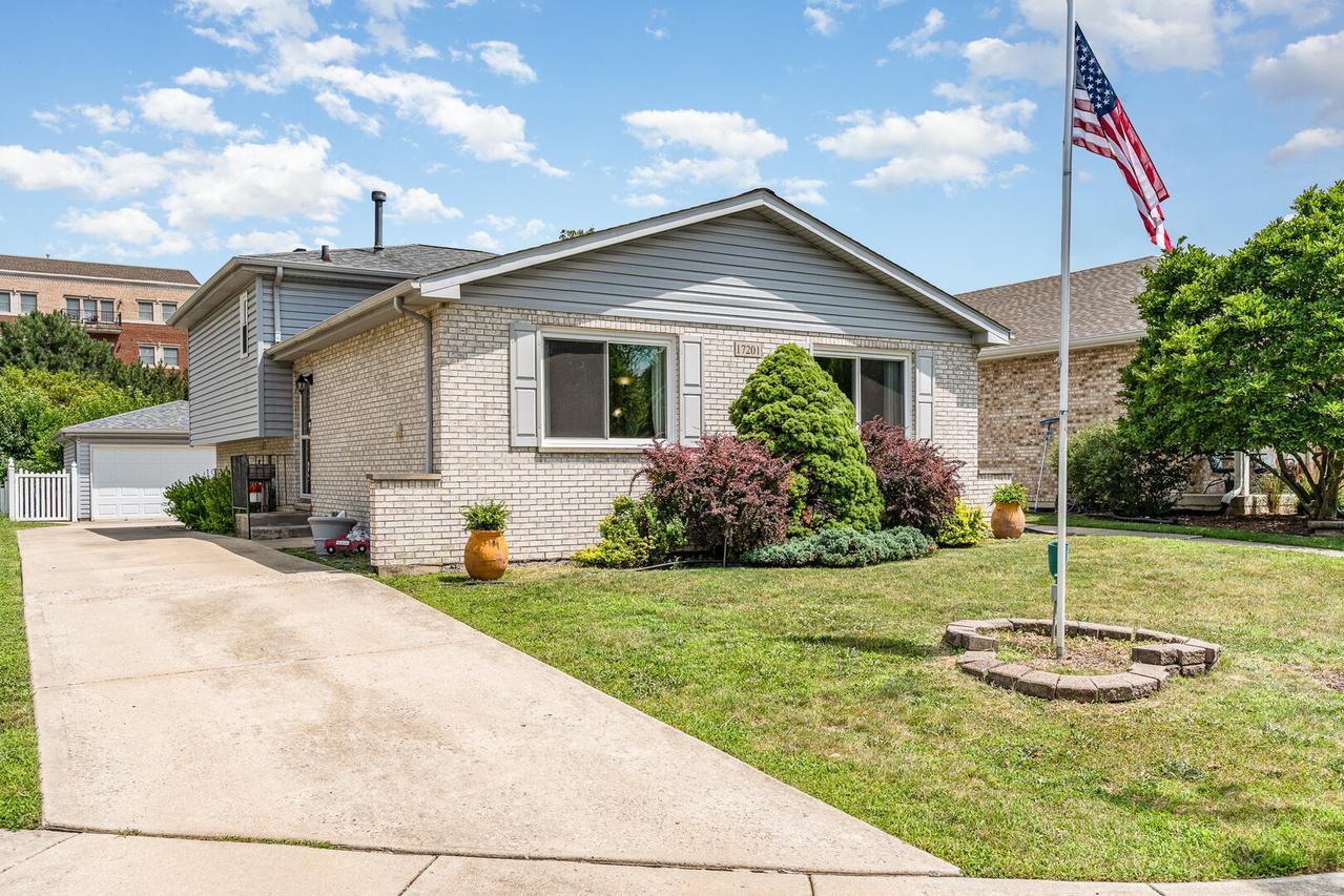17201 68th Ct., Tinley Park, IL 60477