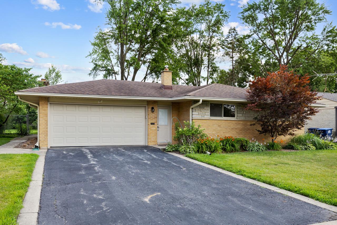 301 Lance Dr., Des Plaines, IL 60016