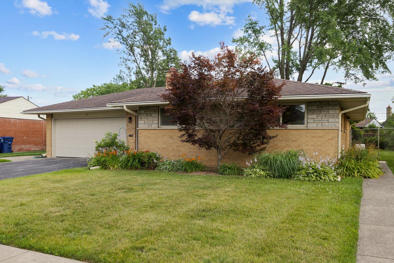 301 Lance Dr., Des Plaines, IL 60016