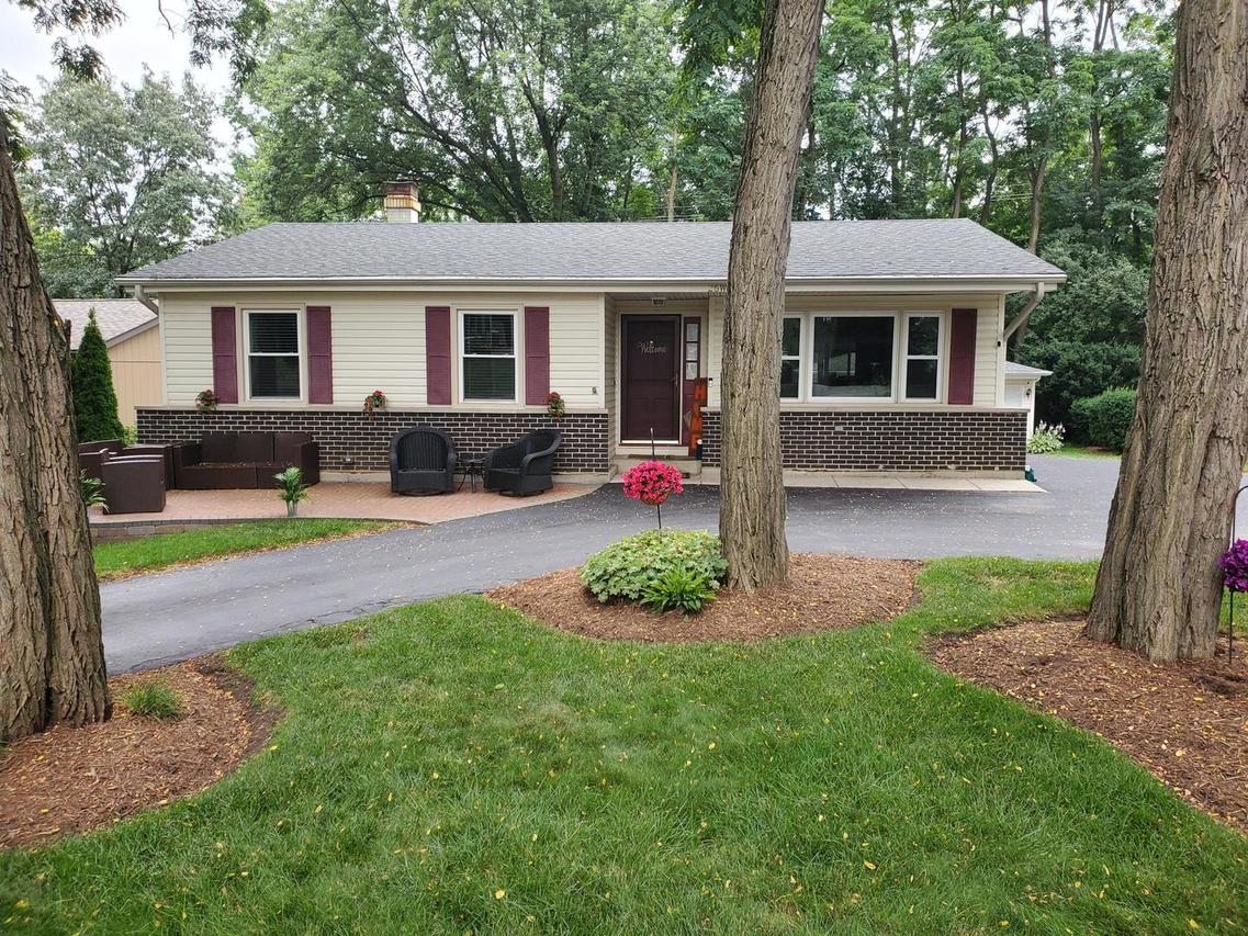 26W035 Hazel Ln., Wheaton, IL 60187