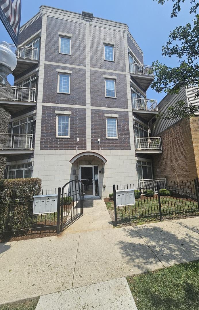 7930 W Grand Ave. #2E, Elmwood Park, IL 60707