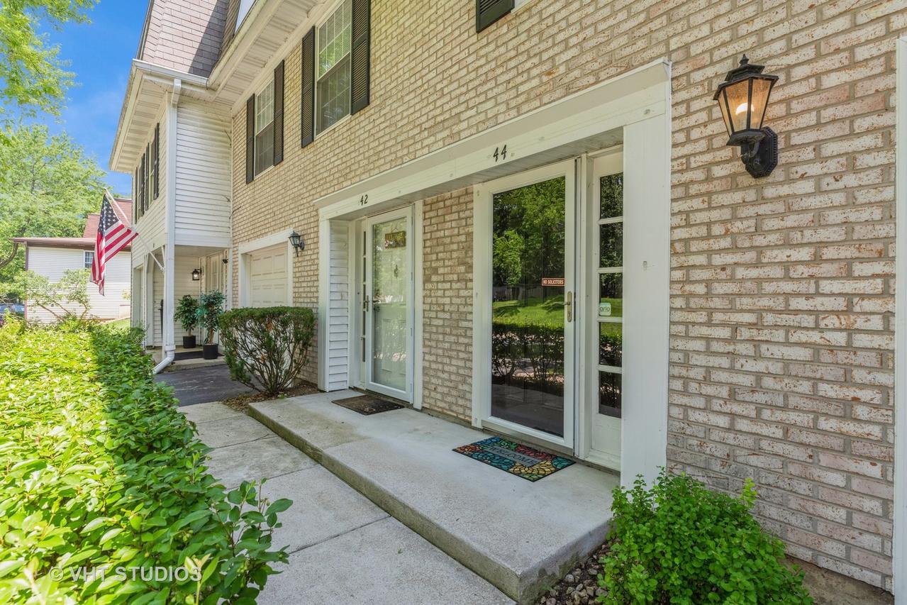 44 Wildwood Tr., Cary, IL 60013