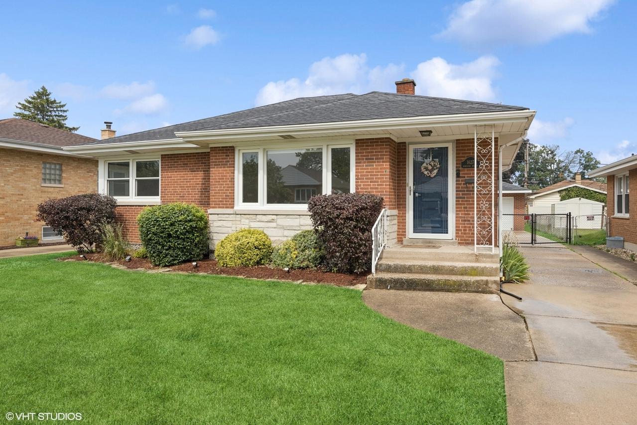 1627 Downing Ave., Westchester, IL 60154