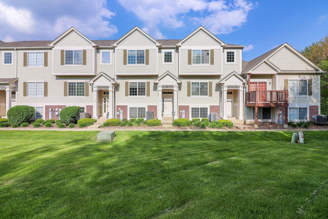 1741 Fredericksburg Ln., Aurora, IL 60503