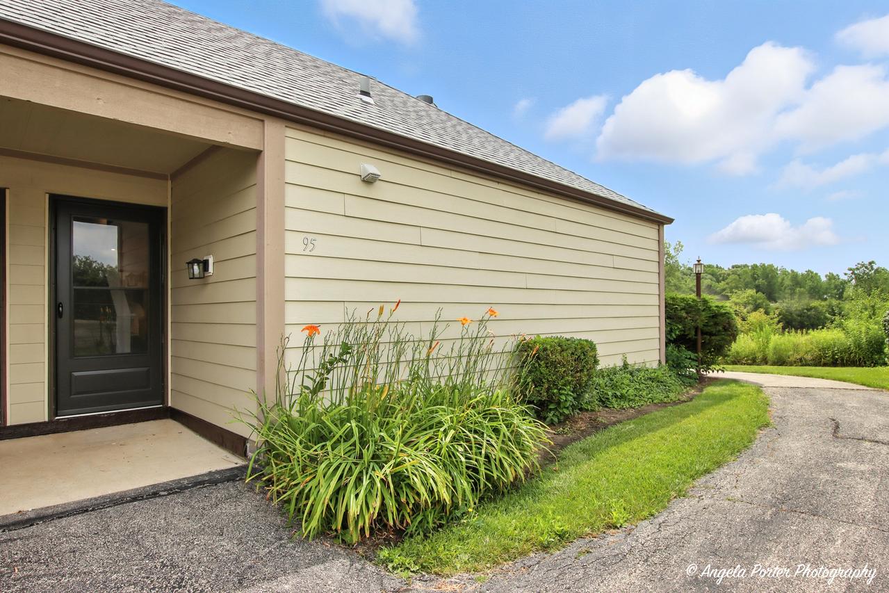 3338 Berwyn Ave. #95, North Chicago, IL 60064