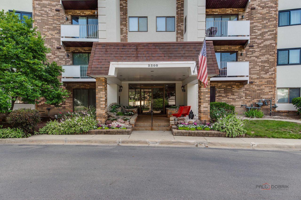 3300 N Carriageway Dr. #317, Arlington Heights, IL 60004