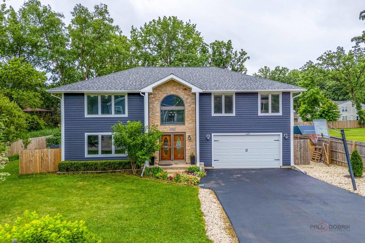 520 Quassey Ave., Lake Bluff, IL 60044