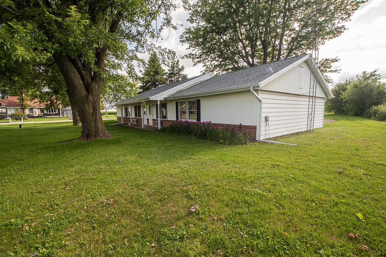 924 Mekeel Rd., Dixon, IL 61021