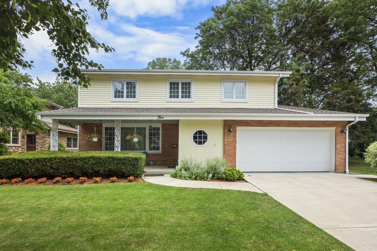 5 S Windsor Dr., Arlington Heights, IL 60004
